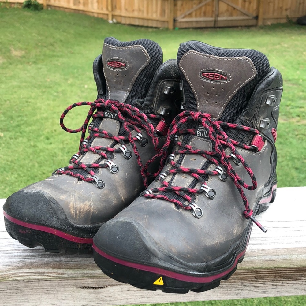 Brown Waterproof Keen Hiking Boots — Size 9